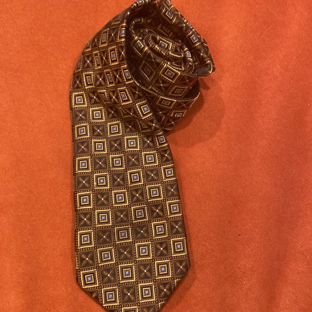 JoS.A.  Bank NWOT hand made brown and tan silk tie